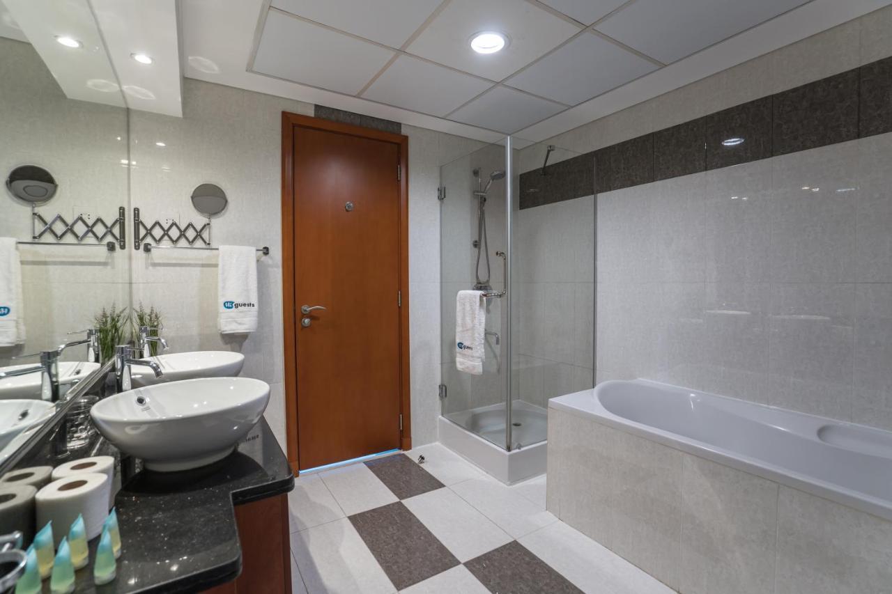 דובאי Higuests - Luxury Apartment In The Iconic Park Towers מראה חיצוני תמונה